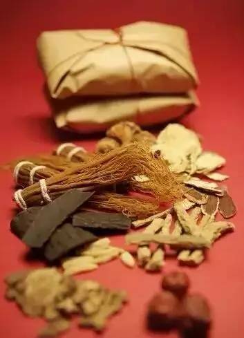 粽叶飘香话古韵 从端午节粽子漫谈中国古代的包装智慧与中药文化